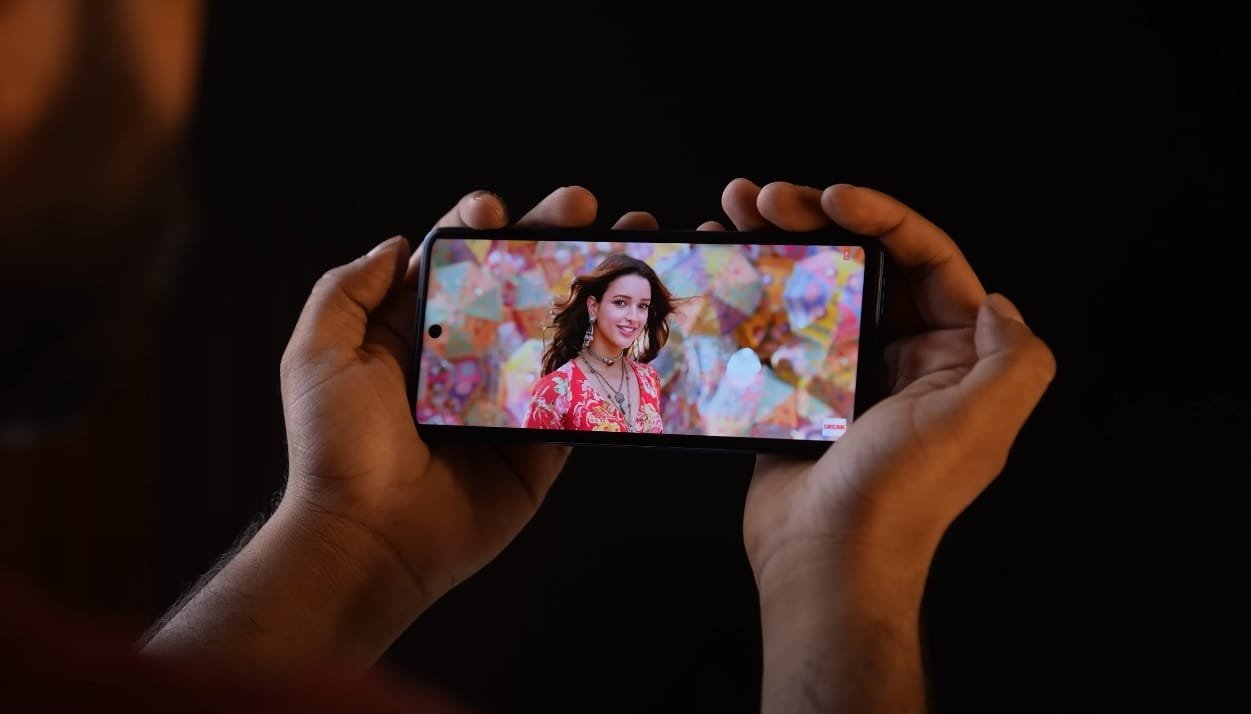 Alcatel V3 Ultra video watching 